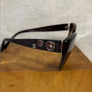 Chanel vintage Camellia interlocking C logo frames